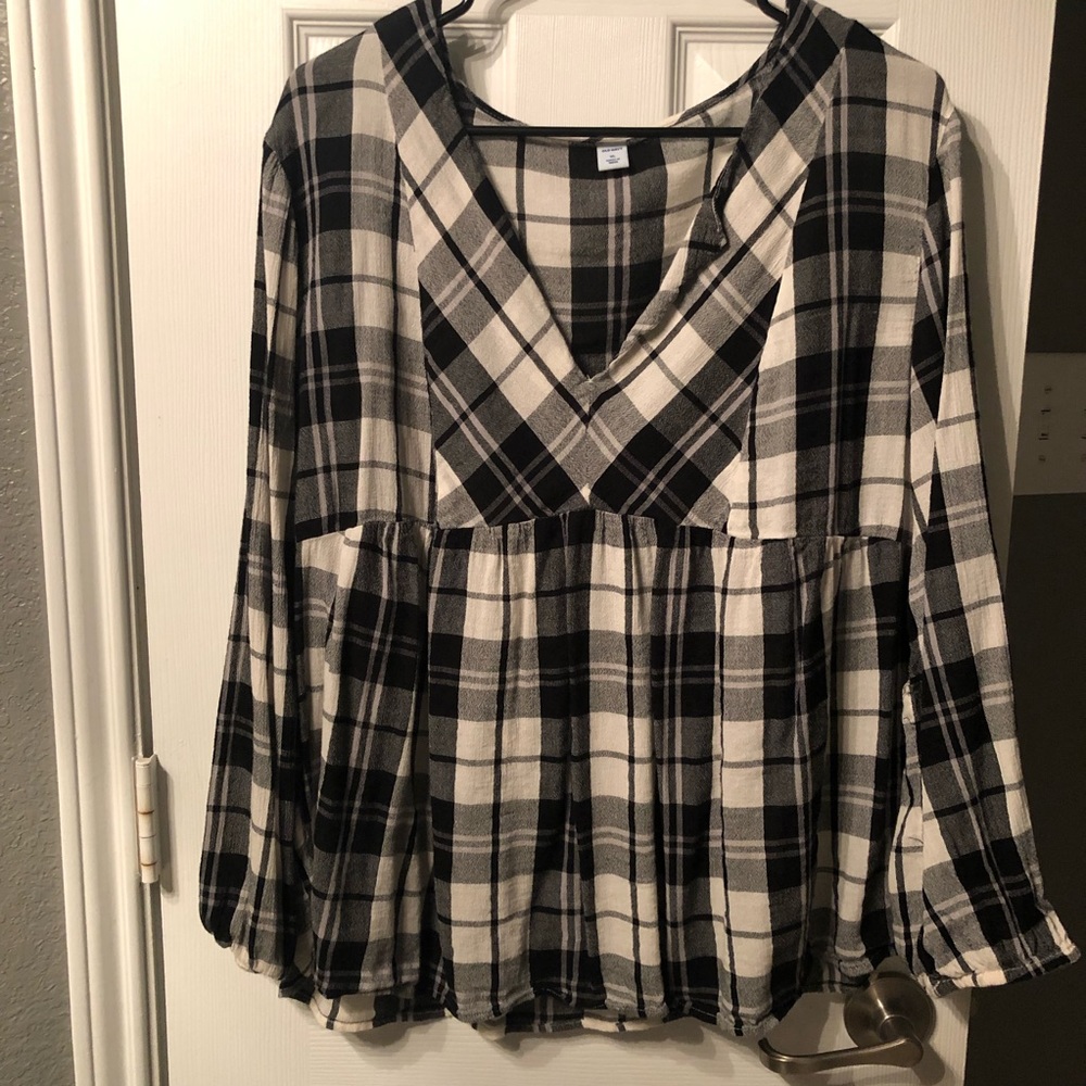 Plaid, pleated long sleeve shirt